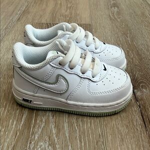 Nike Kids White and Green Sneakers